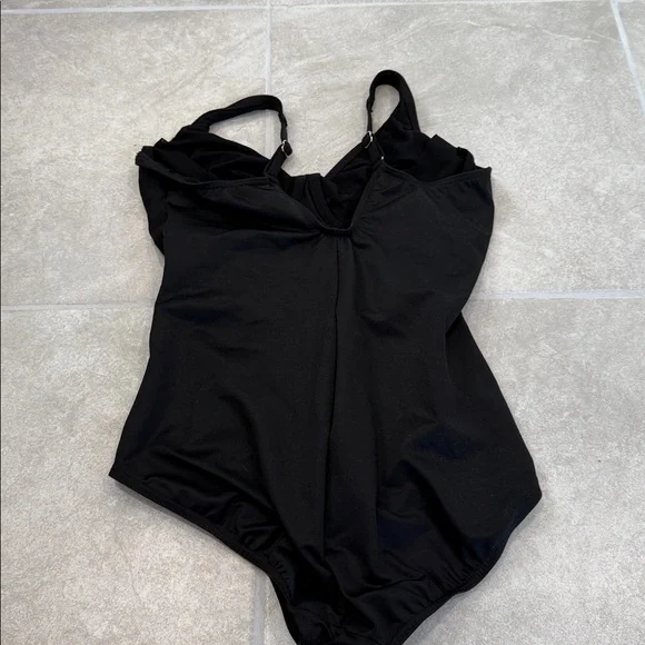 Ready to look one or two sizes slimmer? Miraclesuit is ready for you! - Picture 4 of 5